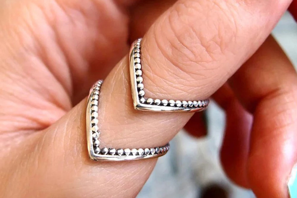 Разликите между дамски и мъжки сребърни пръстени - за палеца